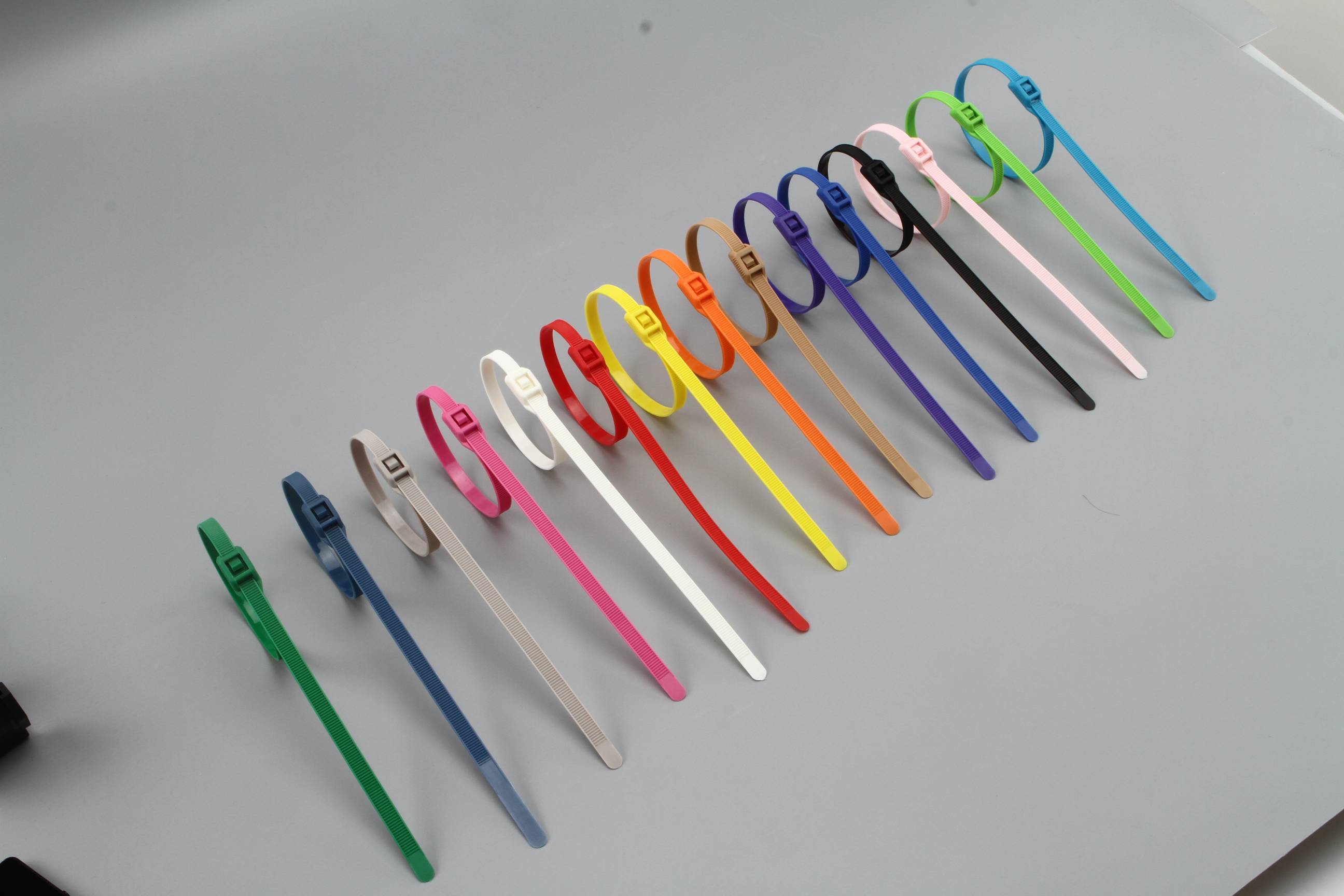 Adjustable nylon cable tie